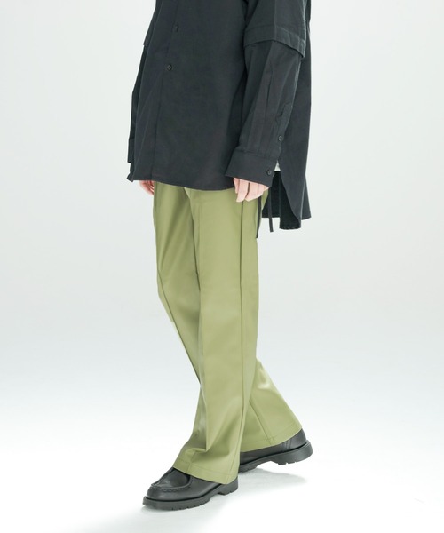 NILWAY(ニルウェイ)の「PUレザー センタープリーツ ソフト フレアパンツ(その他パンツ・メンズ・グレイッシュベージュ/ミント/ブラック・LARGE/MEDIUM)」の13枚目の写真