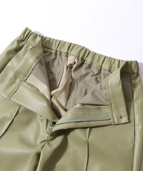 NILWAY(ニルウェイ)の「PUレザー センタープリーツ ソフト フレアパンツ(その他パンツ・メンズ・グレイッシュベージュ/ミント/ブラック・LARGE/MEDIUM)」の11枚目の写真