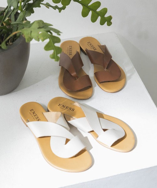 eness（エネス）の「ENESS　フラットクロスサンダル（サンダル・レディース・アイボリー/ブラウン系その他・38/37）」の7枚目の写真