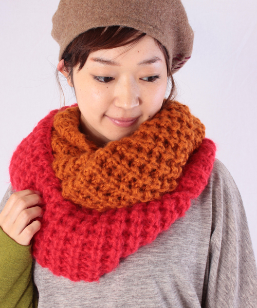 チャイハネ（チャイハネ）の「【チャイハネ】バイカラーツートスヌード（ストール/ショール・レディース・オレンジ/ブラック/ブルー/ベージュ/ライトパープル/パープル/レッド/ホワイト/イエロー・FREE）」の9枚目の写真