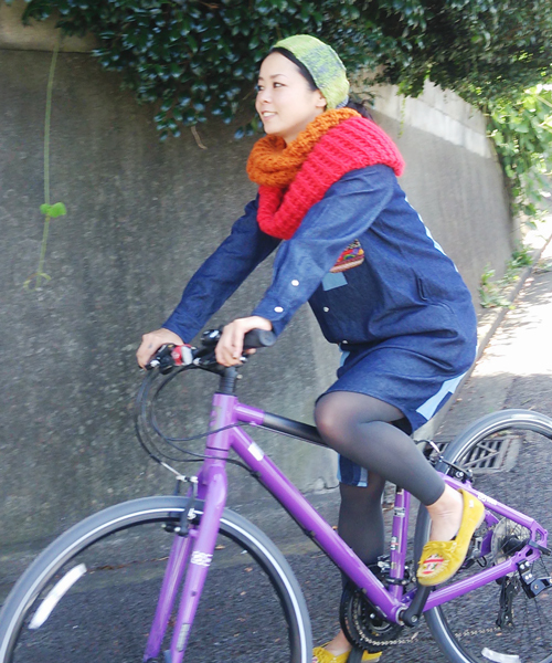 チャイハネ（チャイハネ）の「【チャイハネ】バイカラーツートスヌード（ストール/ショール・レディース・オレンジ/ブラック/ブルー/ベージュ/ライトパープル/パープル/レッド/ホワイト/イエロー・FREE）」の15枚目の写真