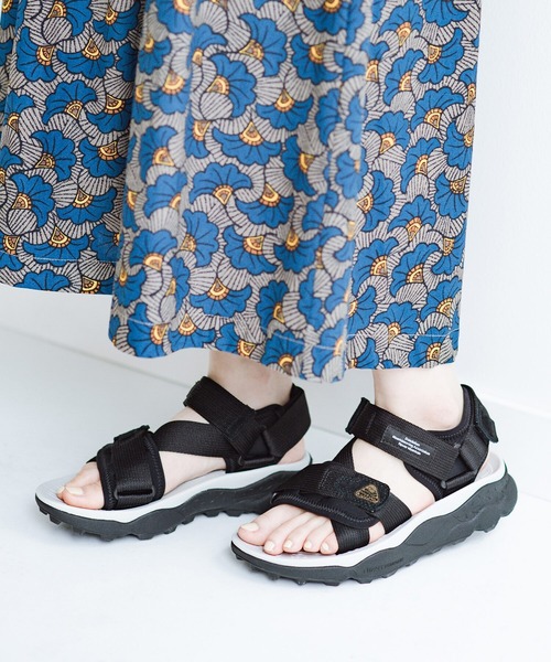 haco!（ハコ）の「Flower MOUNTAIN 見た目もはき心地もたまらない！ハイスペックアウトドアサンダル UBUD（サンダル・レディース・カーキ/ブラック系その他・1/2/4/3/5）」の2枚目の写真