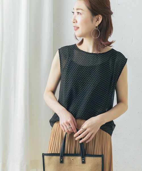 URBAN RESEARCH ROSSO WOMEN（アーバンリサーチ　ロッソ）の「ジオメトリックフレンチスリーブブラウス（シャツ/ブラウス・レディース・ブラック系その他/ベージュ系その他・FREE）」の2枚目の写真
