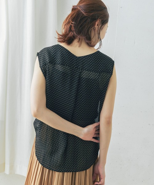 URBAN RESEARCH ROSSO WOMEN（アーバンリサーチ　ロッソ）の「ジオメトリックフレンチスリーブブラウス（シャツ/ブラウス・レディース・ブラック系その他/ベージュ系その他・FREE）」の4枚目の写真