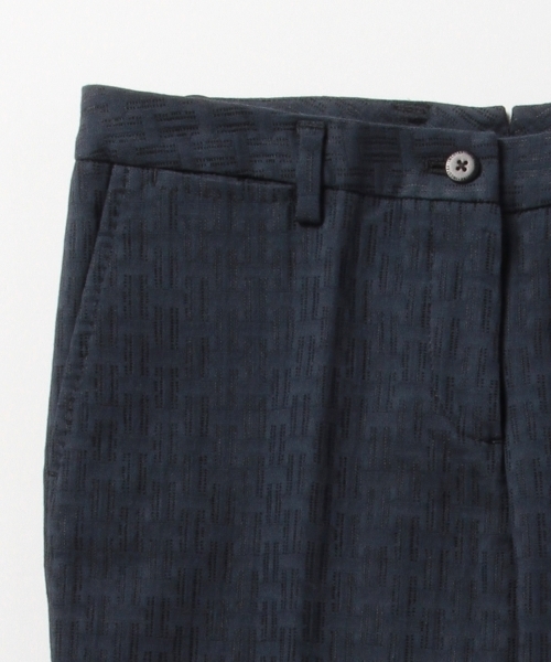 Demi-Luxe BEAMS（デミルクス ビームス）の「INCOTEX / スリム ラメジャカード クロップドパンツ（その他パンツ・レディース・イエロー/ネイビー・44/38/40/42）」の4枚目の写真