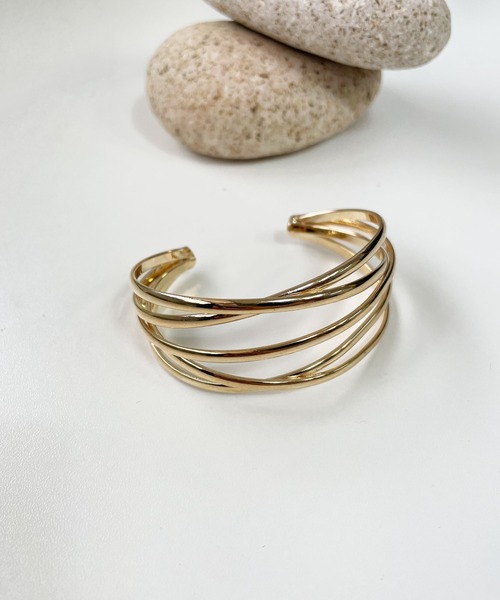 CEMONEMO(セモネモ)の「ダブルクロス ワイド メタルバングル(バングル/リストバンド・レディース・シルバー/ゴールド・FREE)」の2枚目の写真
