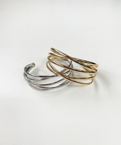 CEMONEMO(セモネモ)の「ダブルクロス ワイド メタルバングル(バングル/リストバンド・レディース・シルバー/ゴールド・FREE)」の4枚目の写真
