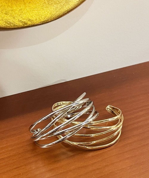 CEMONEMO(セモネモ)の「ダブルクロス ワイド メタルバングル(バングル/リストバンド・レディース・シルバー/ゴールド・FREE)」の8枚目の写真