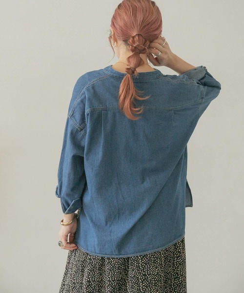 ITEMS URBANRESEARCH（アイテムズ アーバンリサーチ）の「バンドカラーデニムシャツ（シャツ/ブラウス・レディース・ブラック/ブルー/ライトブルー・FREE）」の12枚目の写真