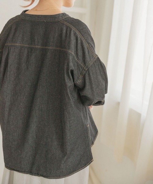 ITEMS URBANRESEARCH（アイテムズ アーバンリサーチ）の「バンドカラーデニムシャツ（シャツ/ブラウス・レディース・ブラック/ブルー/ライトブルー・FREE）」の9枚目の写真
