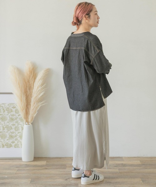 ITEMS URBANRESEARCH（アイテムズ アーバンリサーチ）の「バンドカラーデニムシャツ（シャツ/ブラウス・レディース・ブラック/ブルー/ライトブルー・FREE）」の20枚目の写真