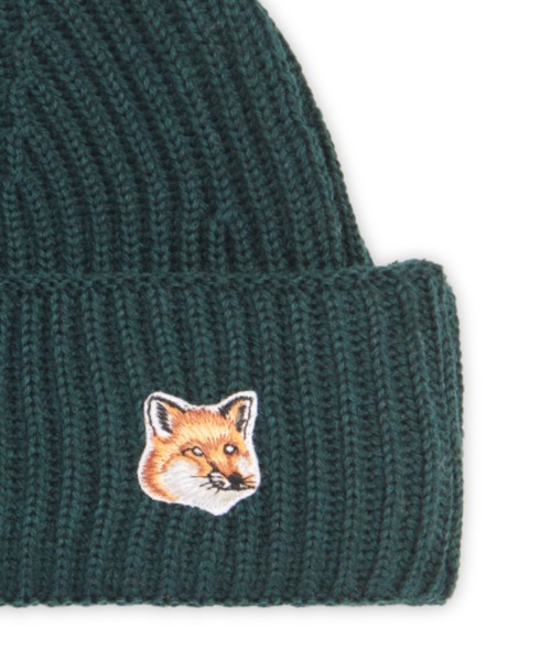 Maison Kitsune(メゾンキツネ)の「FOX HEAD PATCH RIBBED HAT(ニットキャップ/ビーニー・メンズ・ダークグリーン・U)」の4枚目の写真