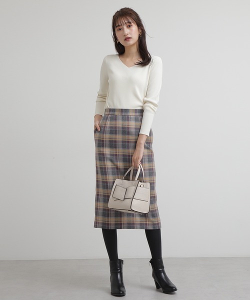 N.（N. Natural Beauty Basic）（エヌエヌナチュラルビューティーベーシック）の「【追加生産】◆総針Ｖネックニット（ニット/セーター・レディース・オフホワイト/ブラック/モカ/ベージュ/ピンク系その他/グリーン系その他2・MEDIUM）」の9枚目の写真