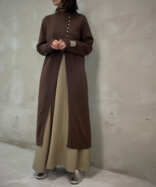 &g'aime(アンジェム)の「【&g’aime】フロントボタンスリットニットチュニック(チュニック・レディース・チャコールグレー/ブラック/ブラウン/グレイッシュベージュ・FREE)」の4枚目の写真