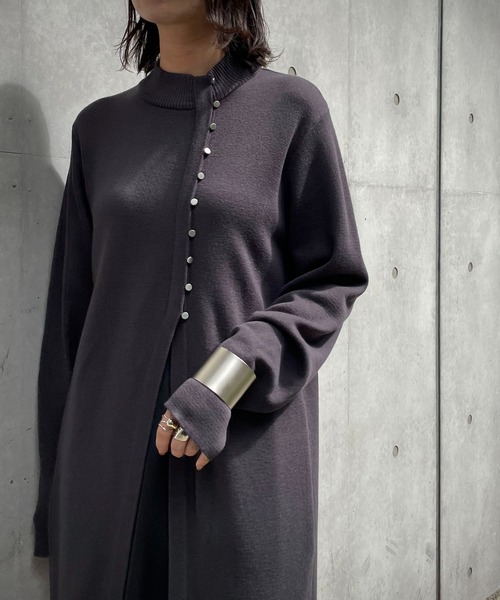 &g'aime(アンジェム)の「【&g’aime】フロントボタンスリットニットチュニック(チュニック・レディース・チャコールグレー/ブラック/ブラウン/グレイッシュベージュ・FREE)」の3枚目の写真