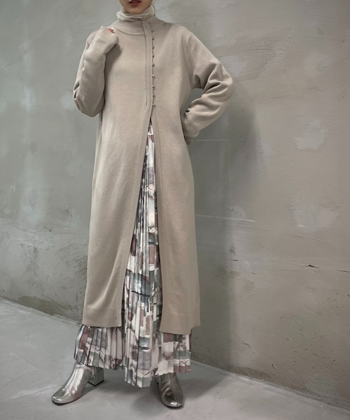 &g'aime(アンジェム)の「【&g’aime】フロントボタンスリットニットチュニック(チュニック・レディース・チャコールグレー/ブラック/ブラウン/グレイッシュベージュ・FREE)」の12枚目の写真