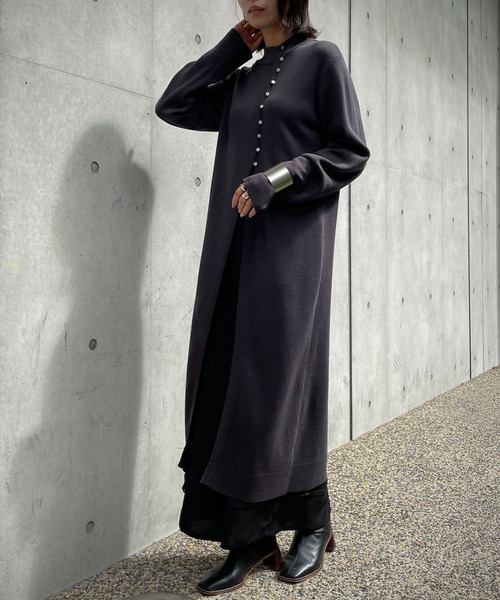&g'aime(アンジェム)の「【&g’aime】フロントボタンスリットニットチュニック(チュニック・レディース・チャコールグレー/ブラック/ブラウン/グレイッシュベージュ・FREE)」の5枚目の写真