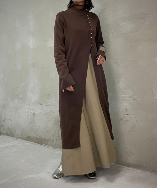 &g'aime(アンジェム)の「【&g’aime】フロントボタンスリットニットチュニック(チュニック・レディース・チャコールグレー/ブラック/ブラウン/グレイッシュベージュ・FREE)」の21枚目の写真