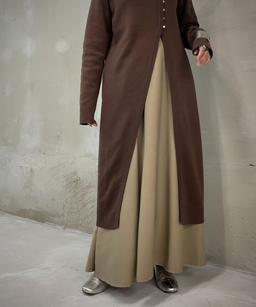&g'aime(アンジェム)の「【&g’aime】フロントボタンスリットニットチュニック(チュニック・レディース・チャコールグレー/ブラック/ブラウン/グレイッシュベージュ・FREE)」の6枚目の写真