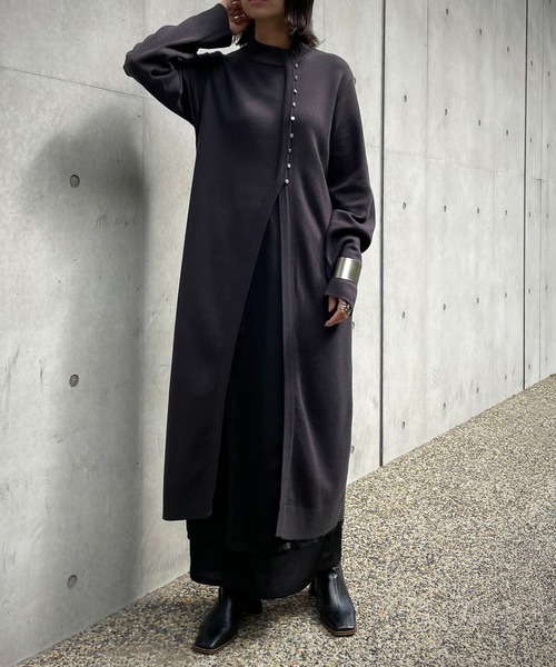 &g'aime(アンジェム)の「【&g’aime】フロントボタンスリットニットチュニック(チュニック・レディース・チャコールグレー/ブラック/ブラウン/グレイッシュベージュ・FREE)」の20枚目の写真