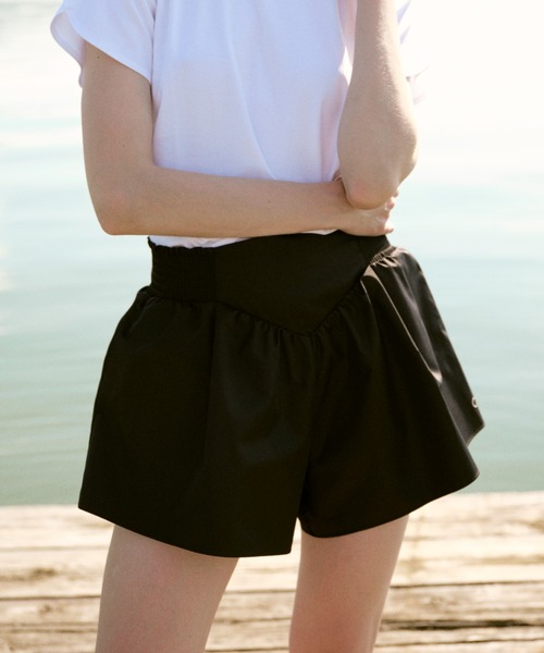 Chacott（チャコット）の「ストレッチフレアショートパンツ（その他パンツ・レディース・ブラック/グリーン/ライトグレー・M）」の2枚目の写真