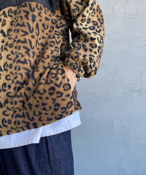 JEANS FACTORY （ジーンズファクトリー）の「[SUNRISE MILL/サンライズ ミル] YERGER PATCH スタンドカラーフリースジャケット（その他アウター・レディース・ブラック/パープル/レオパード・L）」の7枚目の写真