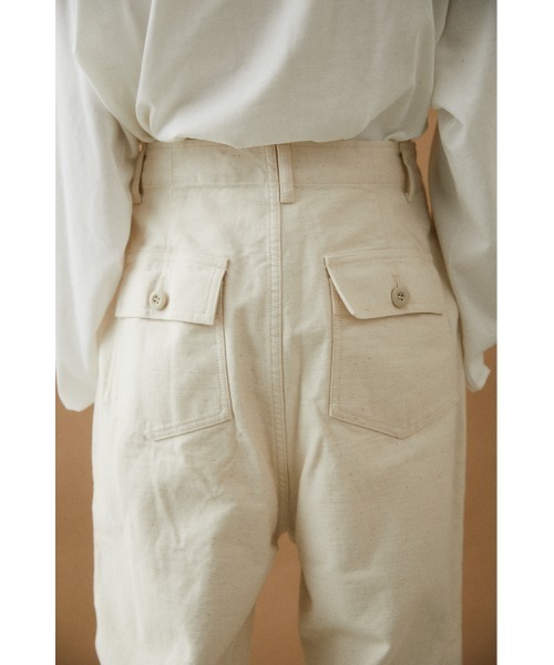 BLACK BY MOUSSY(ブラックバイマウジー)の「baker pants(ベイカーパンツ)(カーゴパンツ・レディース・オフホワイト/カーキ・1/2)」の7枚目の写真