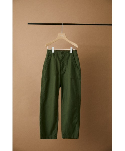 BLACK BY MOUSSY(ブラックバイマウジー)の「baker pants(ベイカーパンツ)(カーゴパンツ・レディース・オフホワイト/カーキ・1/2)」の18枚目の写真
