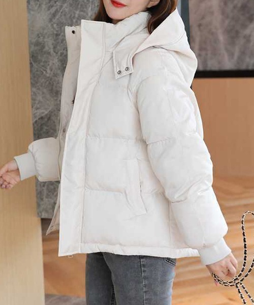 FRP（エフアールピー）の「YUGA  フーディ　中綿ダウン調ブルゾンコート（ダウンジャケット/コート・レディース・ブラック/ブルー/ホワイト/ベビーピンク・XL/M/L）」の2枚目の写真