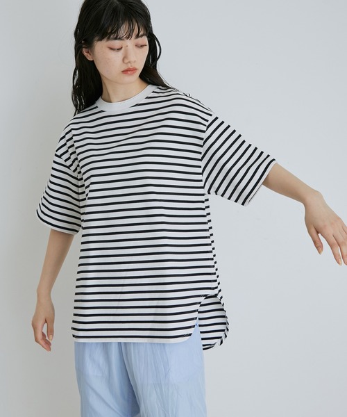 ADAM ET ROPE'(アダムエロペ)の「【WEB限定】ルーズシルエットTシャツ(Tシャツ/カットソー・レディース・ブラック/ホワイト/ホワイト系その他/サックスブルー・FREE)」の1枚目の写真