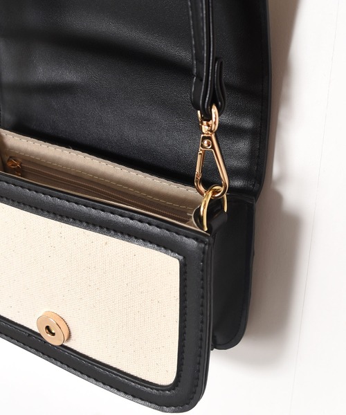 w closet（ダブルクローゼット）の「キャンバス×フェイクレザーパイピングバッグ（ショルダーバッグ・レディース・ブラック/ブラウン・FREE）」の12枚目の写真