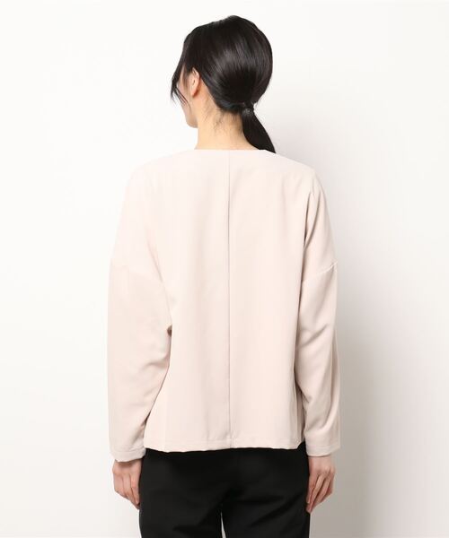 Q(キュー)の「ストレッチツイル着流しジャケット(ノーカラージャケット・レディース・ベージュ/ネイビー・MEDIUM)」の4枚目の写真