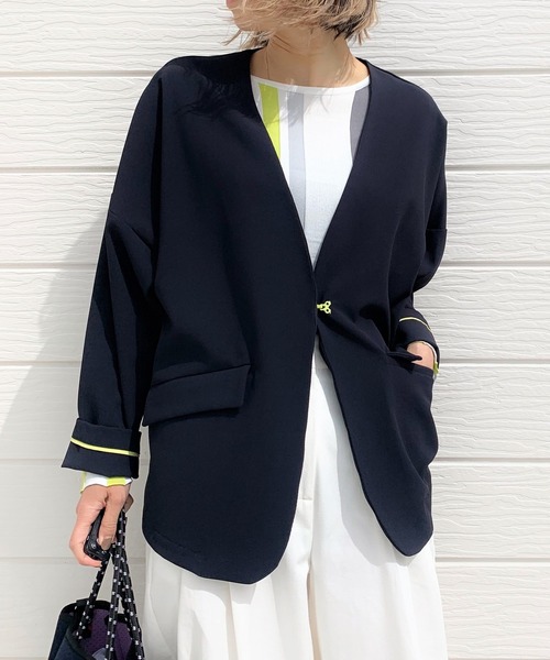 Q(キュー)の「ストレッチツイル着流しジャケット(ノーカラージャケット・レディース・ベージュ/ネイビー・MEDIUM)」の2枚目の写真