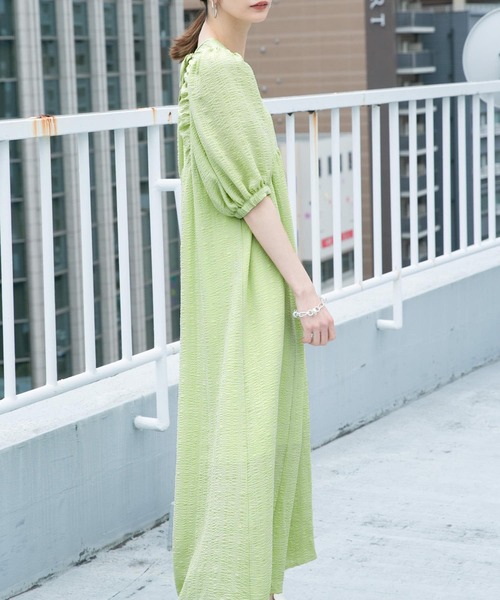 KBF（ケイビーエフ）の「バックリボンパフスリーブワンピース（ワンピース・レディース・ブラック/アイボリー/グリーン系その他・ONE）」の11枚目の写真