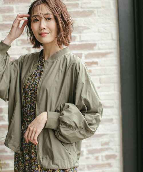 GLOBAL WORK(グローバルワーク)の「エアカルボリュームMA-1/264108(ブルゾン・レディース・カーキ/キャメル/オフホワイト・FREE)」の10枚目の写真