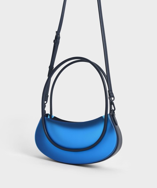 CHARLES & KEITH（チャールズ & キース）の「グラフィックトップ