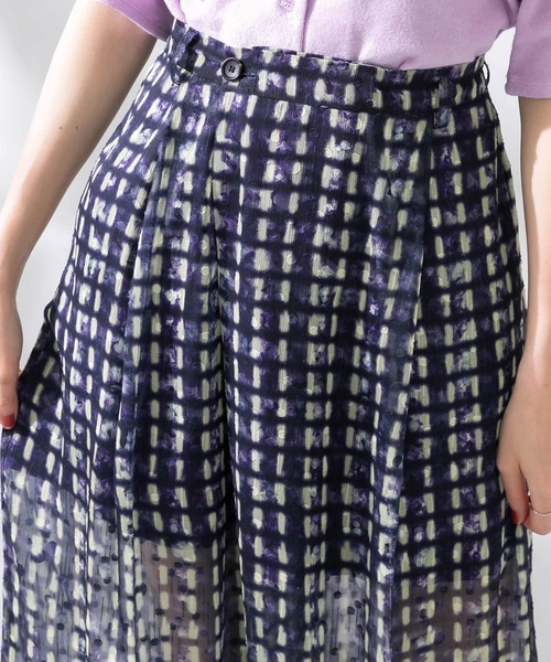 KBF(ケイビーエフ)の「ドビープリントワイドパンツ(その他パンツ・レディース・パープル系その他/グリーン系その他・ONE)」の14枚目の写真