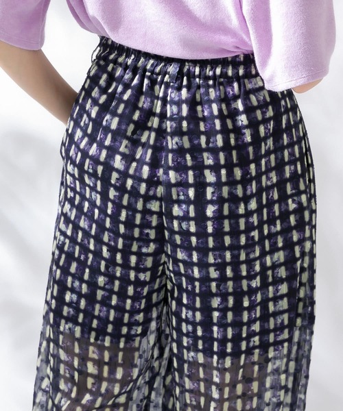 KBF(ケイビーエフ)の「ドビープリントワイドパンツ(その他パンツ・レディース・パープル系その他/グリーン系その他・ONE)」の21枚目の写真