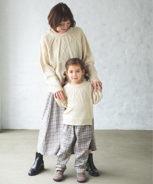 pairmanon(ペアマノン)の「【かぞくおそろい】ケーブル編みニットプルオーバー(ニット/セーター・キッズ・ベージュ/ピンク/アイボリー/ライトイエロー/チャコール/ブルー系その他3・90/100/110/120/130/140/150)」の12枚目の写真