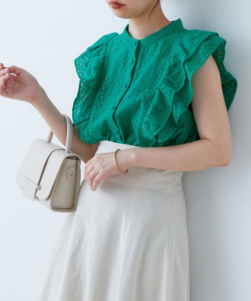 natural couture(ナチュラルクチュール)の「WEB限定カラーあり/コットンレースラッフルスリーブブラウス(シャツ/ブラウス・レディース・ブラック/ブラウン/オフホワイト/サックスブルー/グリーン・FREE)」の5枚目の写真