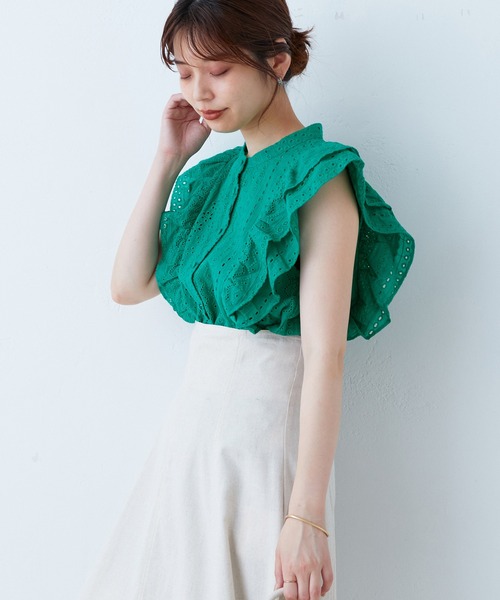 natural couture(ナチュラルクチュール)の「WEB限定カラーあり/コットンレースラッフルスリーブブラウス(シャツ/ブラウス・レディース・ブラック/ブラウン/オフホワイト/サックスブルー/グリーン・FREE)」の21枚目の写真