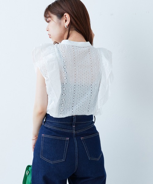 natural couture(ナチュラルクチュール)の「WEB限定カラーあり/コットンレースラッフルスリーブブラウス(シャツ/ブラウス・レディース・ブラック/ブラウン/オフホワイト/サックスブルー/グリーン・FREE)」の7枚目の写真