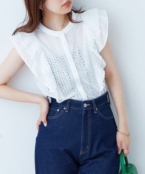 natural couture(ナチュラルクチュール)の「WEB限定カラーあり/コットンレースラッフルスリーブブラウス(シャツ/ブラウス・レディース・ブラック/ブラウン/オフホワイト/サックスブルー/グリーン・FREE)」の6枚目の写真