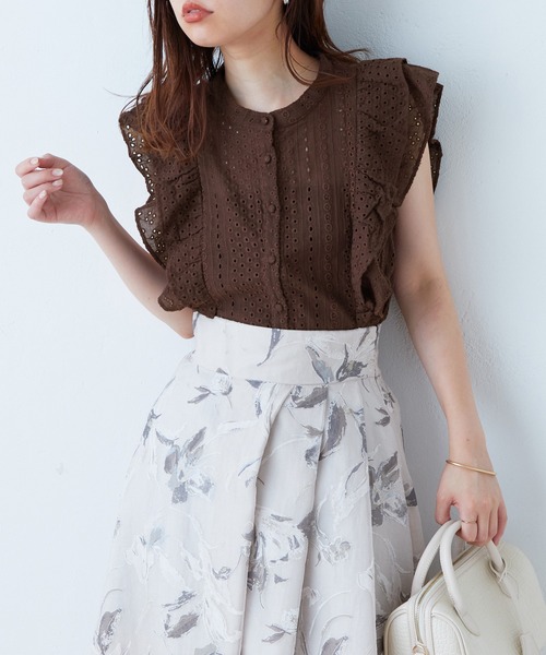 natural couture(ナチュラルクチュール)の「WEB限定カラーあり/コットンレースラッフルスリーブブラウス(シャツ/ブラウス・レディース・ブラック/ブラウン/オフホワイト/サックスブルー/グリーン・FREE)」の15枚目の写真