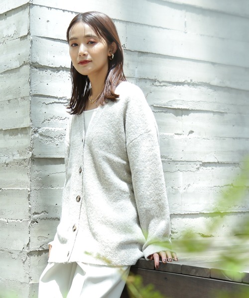 N.(N. Natural Beauty Basic)(エヌエヌナチュラルビューティーベーシック)の「【松井愛莉さん着用】◆ストレッチブークレニットカーディガン(カーディガン/ボレロ・レディース・パープル/ブルー/ナチュラル/チャコール・MEDIUM)」の2枚目の写真