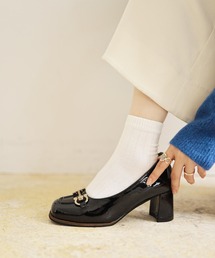ビット付きフレアヒールパンプス