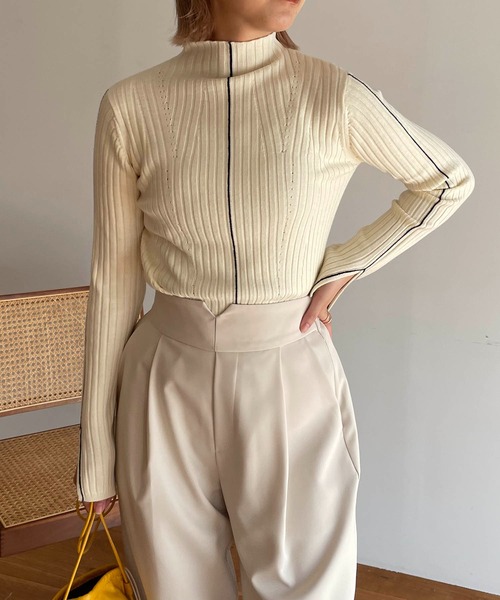 CAPRICIEUX LE'MAGE（カプリシューレマージュ）の「配色ステッチリブプルオーバー（ニット/セーター・レディース・ブラック/ベージュ/オフホワイト/イエロー・FREE）」の2枚目の写真