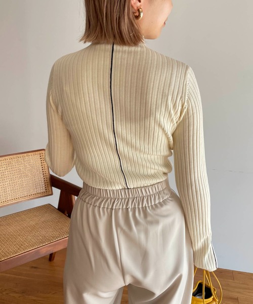 CAPRICIEUX LE'MAGE（カプリシューレマージュ）の「配色ステッチリブプルオーバー（ニット/セーター・レディース・ブラック/ベージュ/オフホワイト/イエロー・FREE）」の10枚目の写真