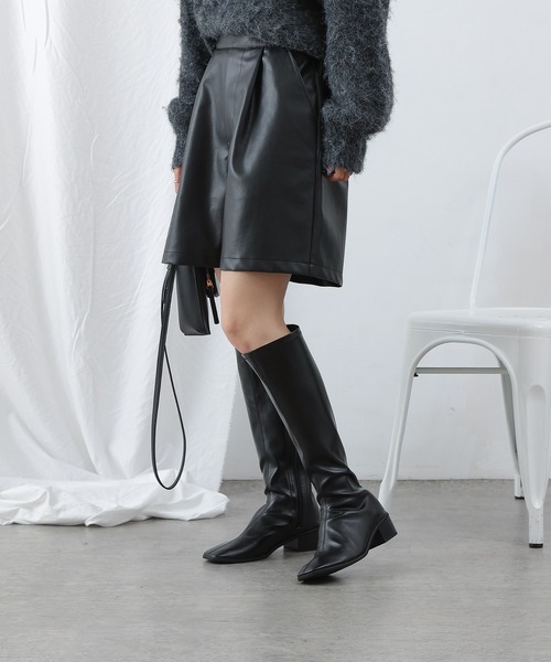 COLONY 2139（コロニートゥーワンスリーナイン）の「フェイクレザーショートパンツ（その他パンツ・レディース・ブラック/ベージュ・FREE）」の3枚目の写真