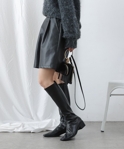 COLONY 2139（コロニートゥーワンスリーナイン）の「フェイクレザーショートパンツ（その他パンツ・レディース・ブラック/ベージュ・FREE）」の6枚目の写真